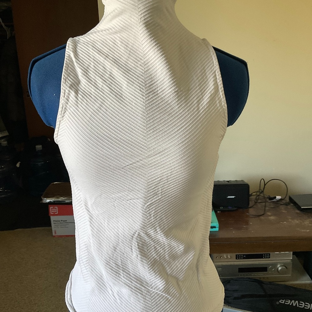 Athleta workout white  top.  Xs